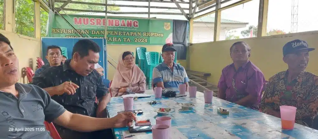 Ketua dan anggota BPD bersama P2KD PAW Lae Nuaha Kecamatan Siempatnempu Hulu Kabupaten Dairi dikonfirmasi wartawan di sekretariat, Senin (28/4/2025).