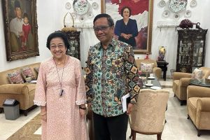 Foto pertemuan Ketum PDI-P Megawati Soekarnoputri dengan Menko Polhukam Mahfud MD di kediaman Megawati, Jalan Teuku Umar, Jakarta. © Istimewa