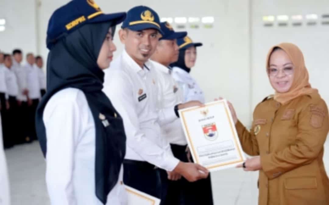 Bupati Mesuji Serahkan SK kepada 302 CPNS dan PPPK Formasi 2024