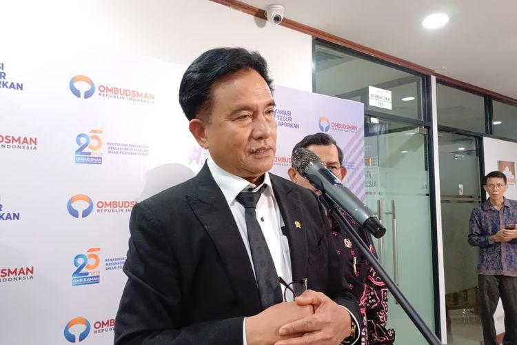 Menteri Koordinator Hukum, HAM, Imigrasi, dan Pemasyarakatan Yusril Ihza Mahendra di kantor Ombudsman, Jakarta Selatan, Kamis (22/5/2025). © KOMPAS.com/Haryanti Puspa Sari