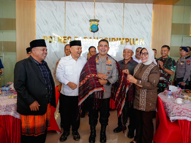 Kapolda Sumatera Utara, Irjen Pol. Whisnu Hermawan Februanto, S.I.K., M.H., memberikan arahan penuh motivasi kepada jajaran Polres Padangsidimpuan. (DETEKSI.co/Ist)