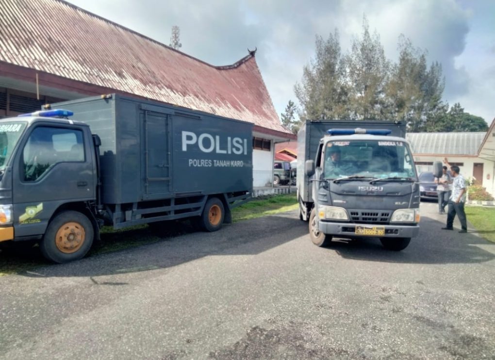 Amatan wartawan, meski aksi dijadwalkan akan berlangsung hari ini dari pukul 09.00 Wib, namun hingga sekitar pukul 10.30 Wib, massa aksi belum tiba dilokasi dan info diperoleh masih dalam perjalanan. (NGL)