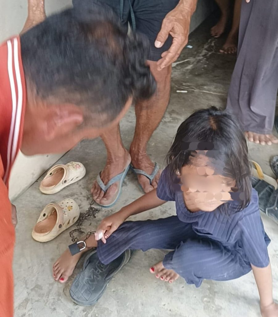  Bocah 5 Tahun Ditemukan Warga Terkunci dan Terantai di Dalam Rumah, (Dok. Foto deteksi.co Yusri)
