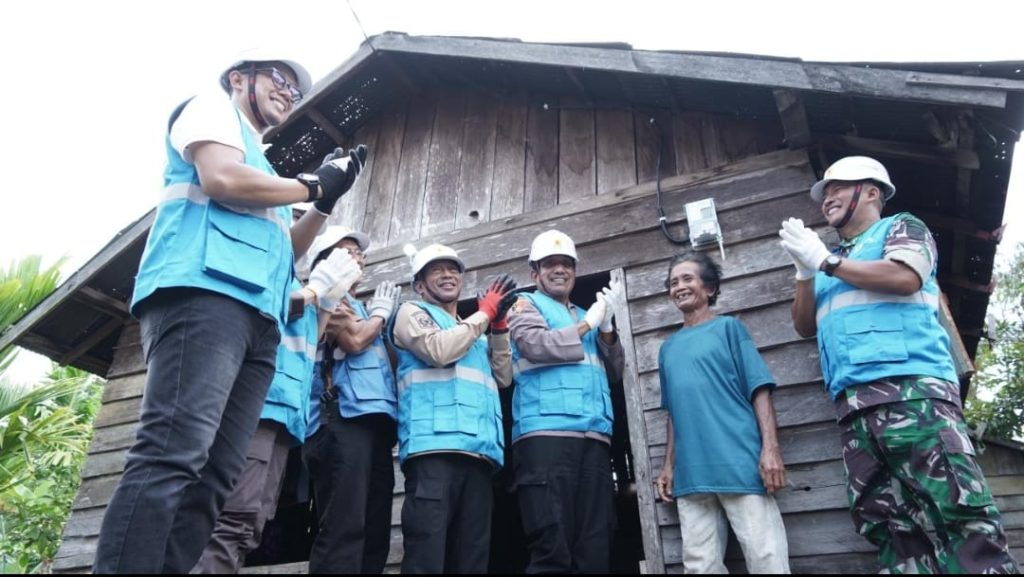 Penyambungan listrik desa di 22 desa di Kabupaten Murung Raya, Kalimantan Tengah merupakan bentuk sinergi antara Pemerintah dengan PLN dalam memastikan pemerataan listrik sampai pelosok negeri.