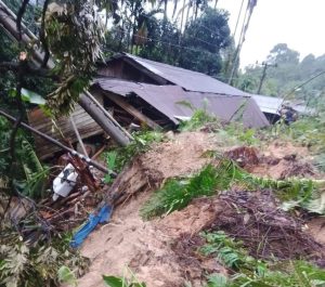 Hunian tertimbun longsor, Pasangan Suami-istri di Dusun Buludidi, Desa Tanjung Mulia, Kecamatan Sitelu Tali Urang Jehe, Kabupaten Pakpak Bharat meninggal dunia, Rabu (26/11/2025) (istimewa)