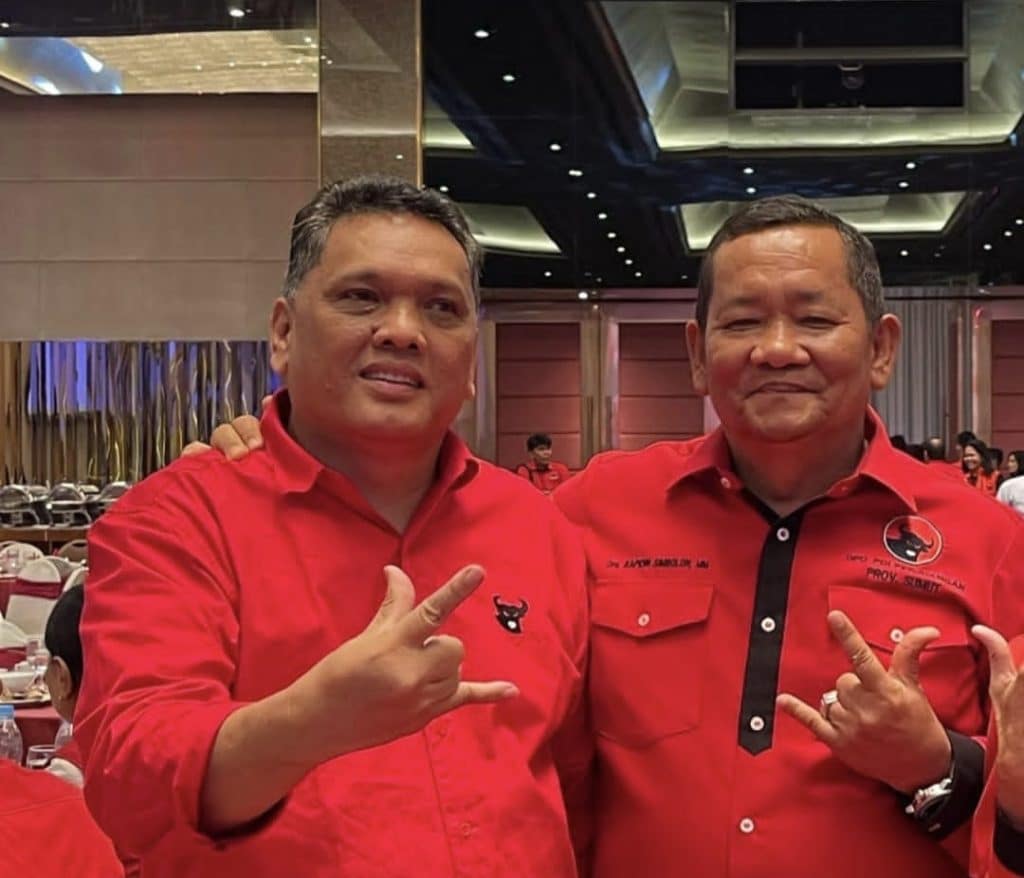 Ketua DPC PDI Perjuangan Kabupaten Dairi, Resoalon Lumban Gaol bersama Ketua DPD PDI Perjuangan Sumatera Utara, Rapidin Simbolon (DETEKSI.co/Istimewa)