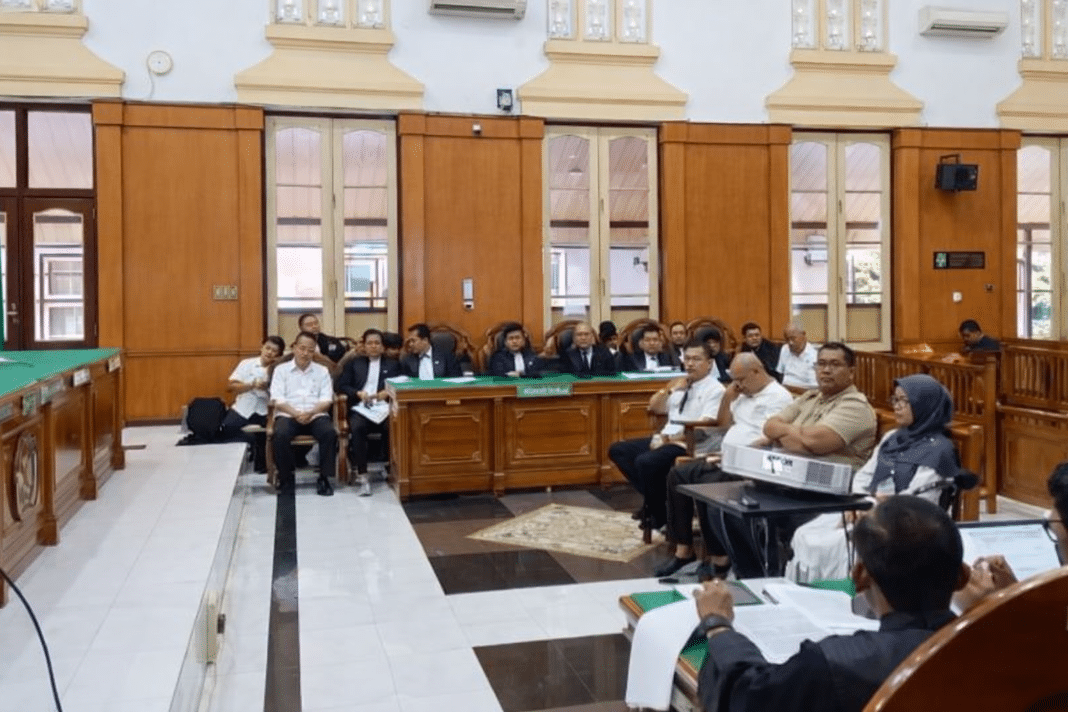 Suasana sidang lanjutan perkara dugaan suap proyek jalan di Sumatera Utara dengan terdakwa mantan pejabat Dinas PUPR Sumut, digelar di Ruang Sidang Utama Pengadilan Tindak Pidana Korupsi (Tipikor) pada Pengadilan Negeri Medan, Kamis (29/1/2026). Sidang menghadirkan Direktur Utama PT Dalihan Na Tolu Grup, Muhammad Akhirun Piliang alias Kirun, sebagai saksi.