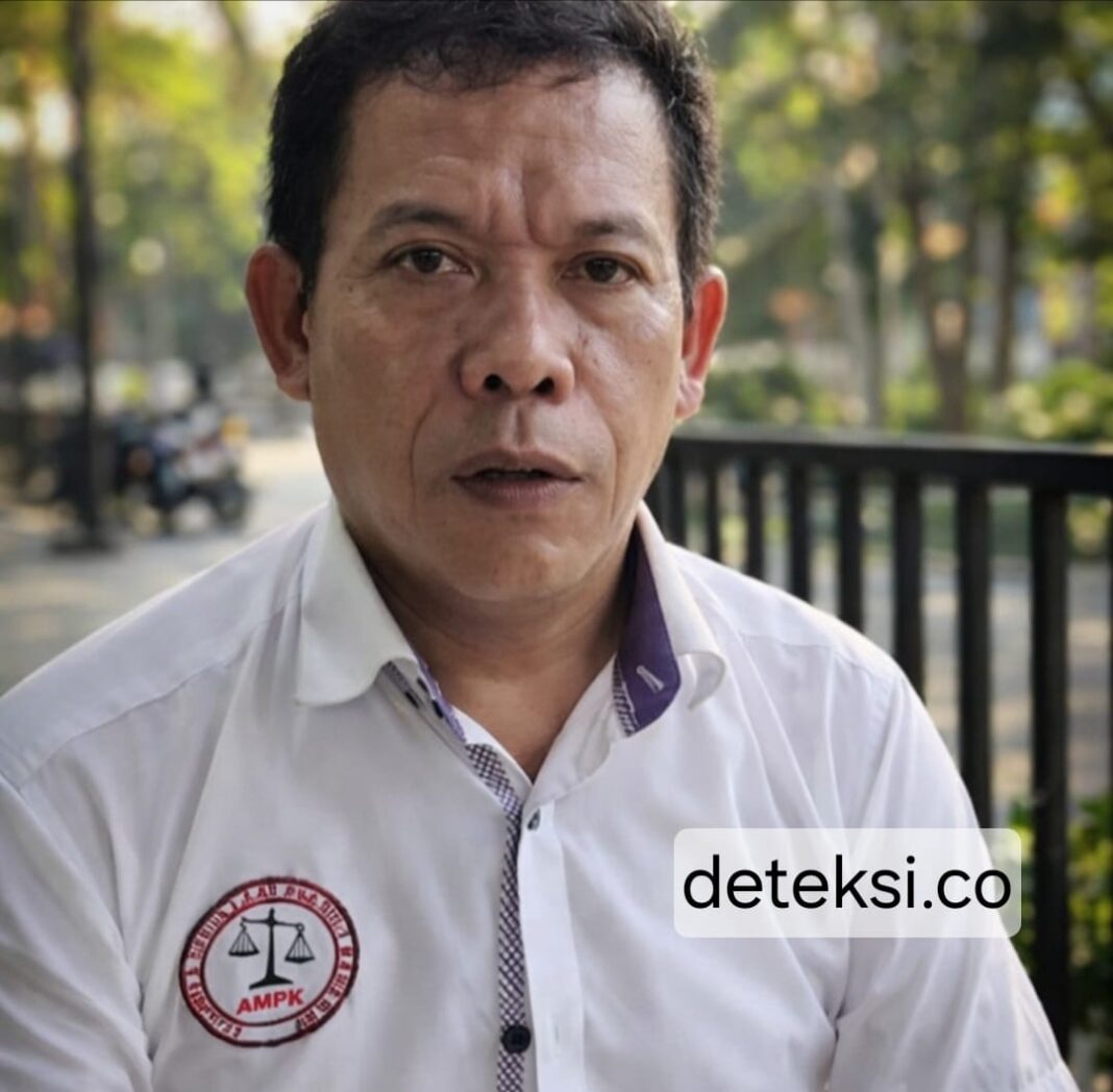 Ketua Umum AMPK, JP Hutabarat, menyampaikan pernyataan sikap mendesak Kapolda Sumatera Utara dan Kapolresta Deli Serdang untuk menindak tegas praktik judi togel merek AK atau Aseng Kayu yang disebut beroperasi di Kecamatan STM Hilir, STM Hulu, dan Gunung Meriah, menjelang Ramadhan 2026.