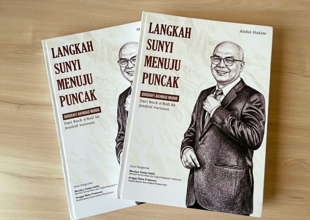 Buku berjudul Langkah Sunyi menuju Puncak.