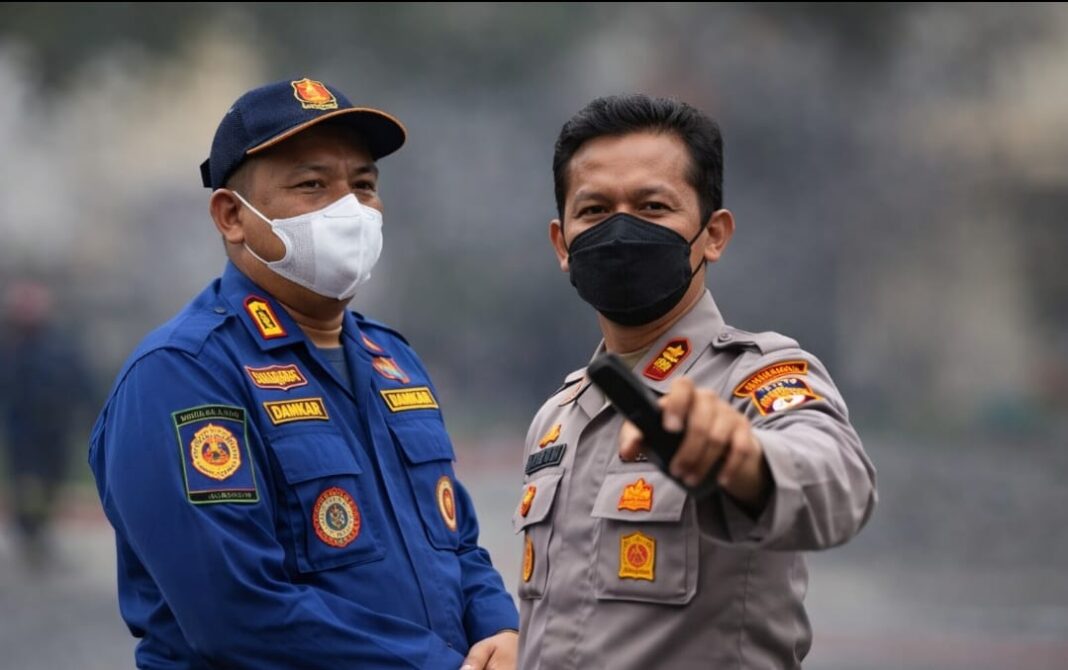 Gudang pabrik pestisida di wilayah Setu terbakar.
