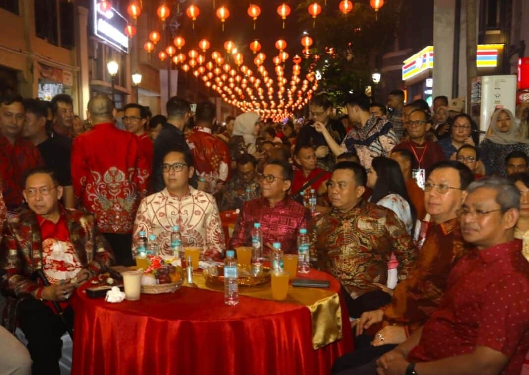 Harmoni Imlek dalam Keberagaman Kota Medan 2026/2577 juga dihadiri Wali Kota Medan, Rico Tri Putra Bayu Waas, didampingi Ketua TP PKK Kota Medan.
