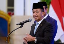 BBM Naik? Ini Sinyal Kuat dari Bahlil di Tengah Harga Minyak Dunia Melonjak Kenaikan harga BBM non-subsidi mulai dibayangi lonjakan harga minyak dunia, sementara pemerintah memastikan BBM subsidi tetap aman demi melindungi masyarakat kecil.