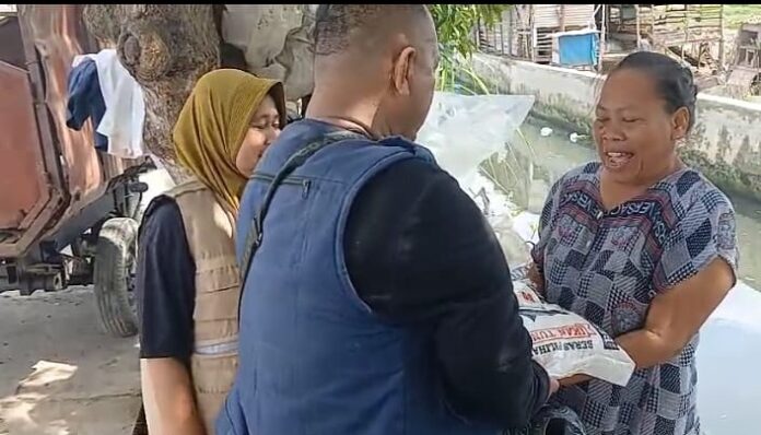 Komunitas Sedekah Jumat (KSJ) sambangi masyarakat pesisir buruh tani di Kabupaten Deli Serdang, Jumat (13/2/2026).