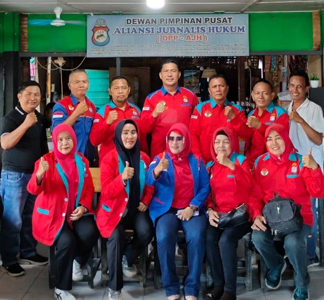 Ketua Umum DPP Aliansi Jurnalis Hukum (AJH) Dofuzogamo Gaho, SH, menyampaikan arahan dan imbingan saat rapat konsolidasi awal tahun 2026 di Kantor Sekretariat AJH, Kota Medan, Sabtu (7/2/2026).