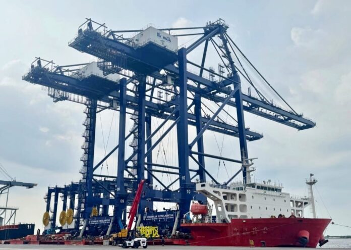 Pelindo Tambah Alat Bongkar Muat Baru