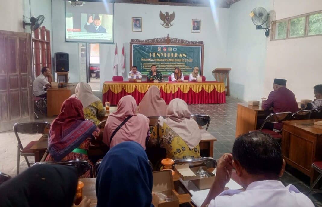 Satgas TMMD Reguler ke-127/Wonogiri bersama Polres Wonogiri memberikan penyuluhan bahaya narkoba dan wawasan kebangsaan kepada warga Desa Kembang, Kecamatan Jatipurno, Kabupaten Wonogiri, Selasa (17/2/2026).
