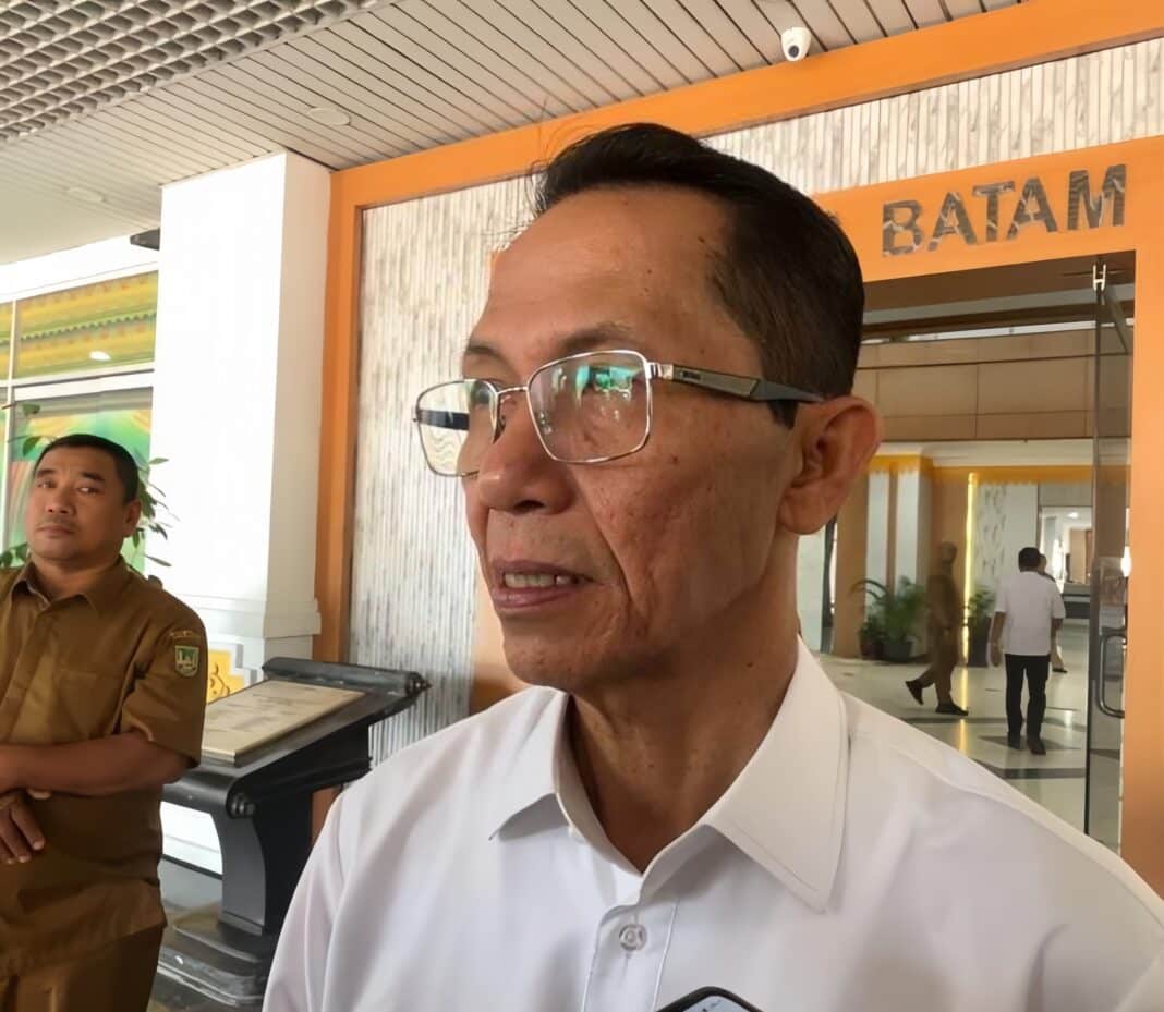 Wali Kota Batam, Amsakar Achmad.