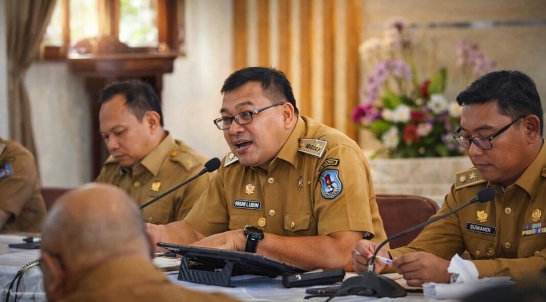 Bupati Deli Serdang dr H Asri Ludin Tambunan memimpin rapat koordinasi lintas OPD di Aula Cendana, Kantor Bupati Deli Serdang, Senin (16/3/2026), membahas persiapan pelaksanaan Salat Idul Fitri bersama masyarakat di Desa Sei Semayang, Kecamatan Sunggal, serta rencana pawai obor malam takbiran di Kecamatan Pantai Labu.