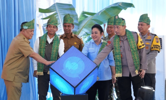 Kapolri Jenderal Listyo Sigit Prabowo bersama Ketua Komisi IV DPR RI Siti Hediati Soeharto, Menteri Kehutanan Raja Juli Antoni, dan Kapolda Riau Irjen Herry Heryawan meresmikan Jembatan Merah Putih Presisi di Provinsi Riau, Selasa (17/3/2026).