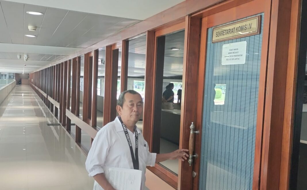 Pusat Monitoring Politik dan Hukum Indonesia (PMPHI) antarkan surat permohonan audiensi danditerima staf Komisi IV DPR RI di Jakarta Selasa (03/03/2026).