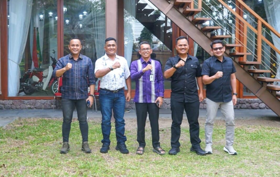 Silaturahmi Idulfitri – Wakil Wali Kota Medan Zakiyuddin Harahap menerima kunjungan Danyon Parako 463 Pasgat Letkol Pas Jhon H Siregar beserta jajaran di Rumah Dinas, mempererat sinergi Pemko Medan dan TNI.