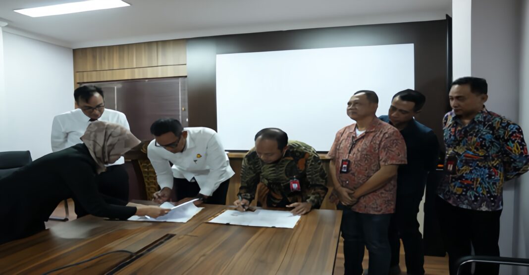 Kejaksaan Negeri (Kejari) Batam menandatangani perjanjian kerja sama dengan PT Bank Pembangunan Daerah Jawa Timur Tbk Cabang Batam terkait penanganan masalah hukum di bidang perdata dan tata usaha negara.