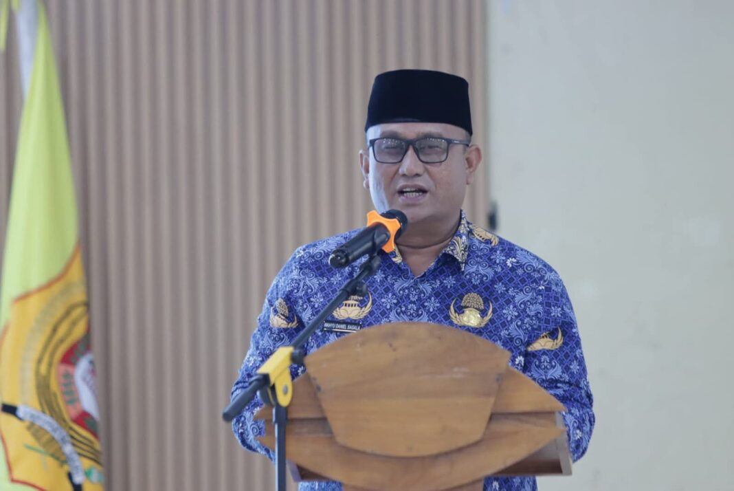 Wakil Bupati Dairi, Wahyu Daniel Sagala menyampaikan sambutan dalam pelantikan Pengcab Wushu, Jumat (17/4/2026). Disampaikan, Pemkab Dairi berkomitmen mendukung pengembangan olahraga sebagai bagian dari pembangunan sumber daya manusia. (Istimewa)