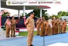 Kadis Koperasi dan UMKM Tapteng Pembina Apel Gabungan ASN Kepala Dinas Koperasi dan UMKM Tapteng, Erman Syahrin Lubis menjadi Pembina Apel pagi gabungan Aparatur Sipil Negara (ASN) Pejabat Eselon II dan III, Senin (20/4/22026).