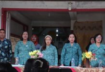 Ketua TP PKK Dairi: Lindungi Anak Dari Pengaruh Negatif Melalui Pola Asuh yang Baik Ketua TP. PKK Kabupaten Dairi, Rita Puspita Vickner Sinaga saat menghadiri pembinaan PKK di Desa Bulu Duri, Jumat (24/4/2026), menekankan pentingnya Pola Asuh Anak dan Remaja yang baik agar anak terlindung dari pengaruh negatif. (Istimewa)