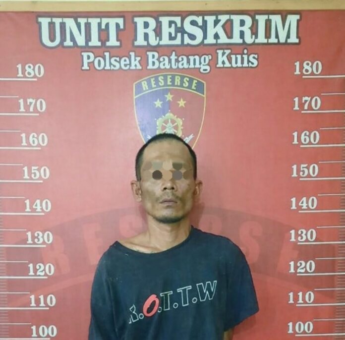 Polsek Batang Kuis berhasil menangkap pelaku pencurian berinisial HL (41) dijerat dengan Pasal 477 Ayat (2) KUHPidana dengan ancaman hukuman maksimal sembilan tahun penjara.
