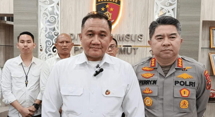 Direktorat Reserse Kriminal Khusus bersama Kabid Humas Polda Sumut memaparkan kasus dugaan penggelapan dana jemaat Rp28 miliar oleh Andi Hakim Febriansyah yang kini telah diamankan untuk proses hukum lebih lanjut.