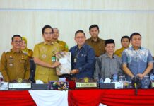 Perda Kesehatan Medan Direvisi, Semua Fraksi DPRD Sepakat Ketua DPRD Kota Medan Drs. Wong Chun Sen, M.Pd.B. memimpin Rapat Paripurna DPRD Kota Medan terkait jawaban fraksi-fraksi atas tanggapan kepala daerah terhadap Ranperda Inisiatif DPRD tentang Perubahan Perda Nomor 4 Tahun 2012 tentang Sistem Kesehatan Kota Medan, Senin (06/04/2026).