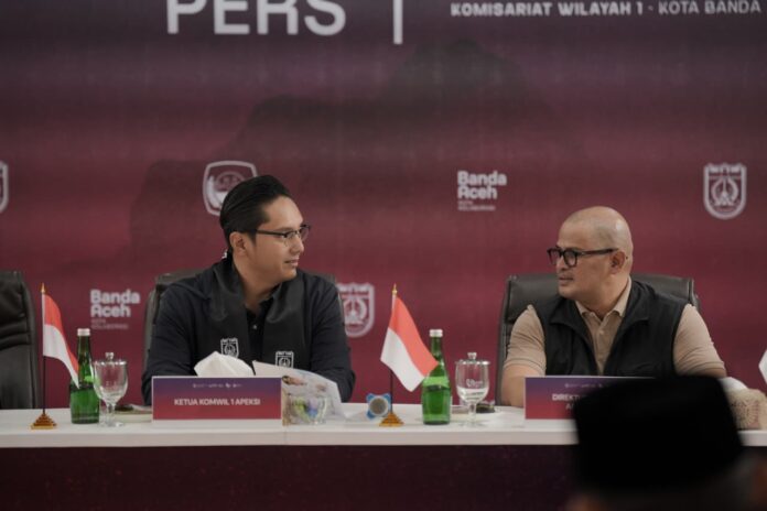 Wali Kota Medan Rico Tri Putra Bayu Waas saat menyampaikan keterangan dalam pembukaan Rakerwil I APEKSI 2026 di Banda Aceh, didampingi sejumlah kepala daerah.