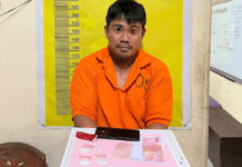 Sabu Rumah Kosong Terbongkar! Pengedar Ditangkap, Polisi Sita 16,21 Gram di Inhu Tersangka kasus peredaran narkotika jenis sabu diamankan aparat Polsek Seberida bersama barang bukti berupa empat paket sabu seberat 16,21 gram, uang tunai, handphone, dan jaket yang digunakan sebagai tempat penyimpanan di wilayah Kulim VIII, Kelurahan Pangkalan Kasai, Kabupaten Indragiri Hulu, Selasa (14/4/2026).