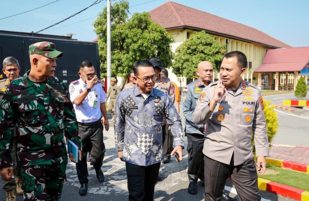 Wakil Wali Kota Medan Zakiyuddin Harahap menghadiri Tactical Floor Game (TFG) SispamKota di Aula Dhira Brata Sat Brimob Polda Sumut, Kamis (23/4/2026). Kegiatan ini digelar untuk menguji kesiapan 3.800 personel gabungan dalam mengamankan objek vital dan mengantisipasi potensi gangguan keamanan di Kota Medan.