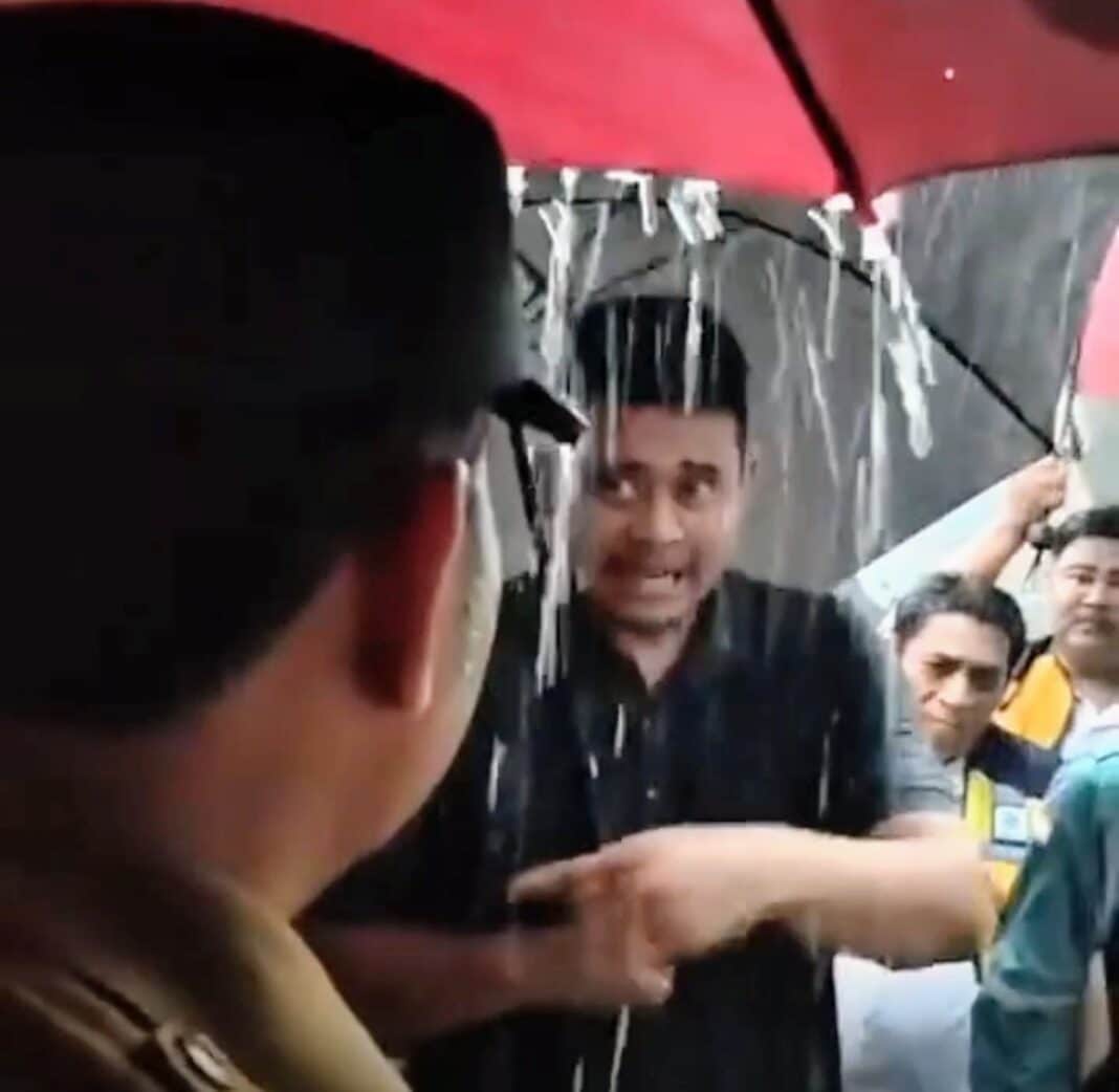 Gubernur Sumatera Utara, Bobby Afif Nasution, berang melihat kondisi penanganan penanggulangan bencana di Kabupaten Tapanuli Tengah.