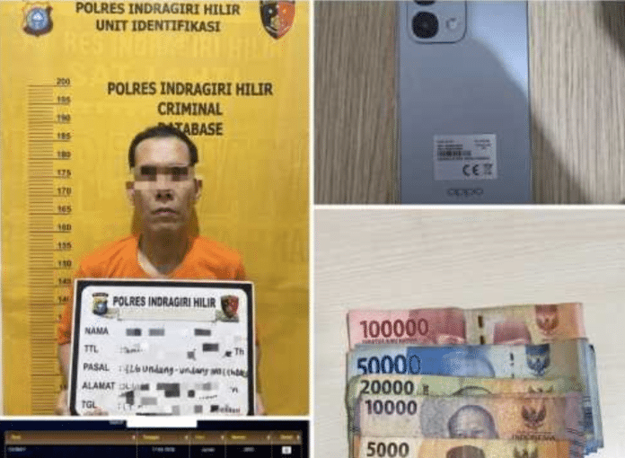 Tersangka kasus perjudian togel diamankan petugas Satreskrim Polres Indragiri Hilir bersama barang bukti berupa handphone, uang tunai, dan riwayat pemasangan nomor togel saat penangkapan di Tembilahan.