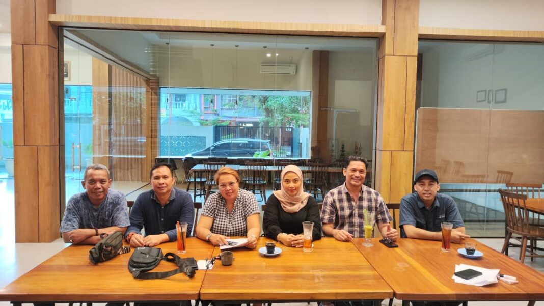 Panitia Reuni Alumni Graha Kirana Medan mengajak seluruh alumni dan masyarakat menghadiri Dialog Hardiknas 2026 bertema “Pendidikan Untuk Siapa?” sekaligus launching Podcast “Suara Graha Kirana” yang digelar di Focal Point Mall Medan, Rabu (13/5/2026).