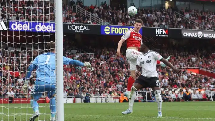 Momen gol kedua Viktor Gyokeres saat memperdaya lini pertahanan Fulham dalam laga Premier League di Emirates Stadium. (Foto: Offside via Getty Images/Mark Leech/Offside)