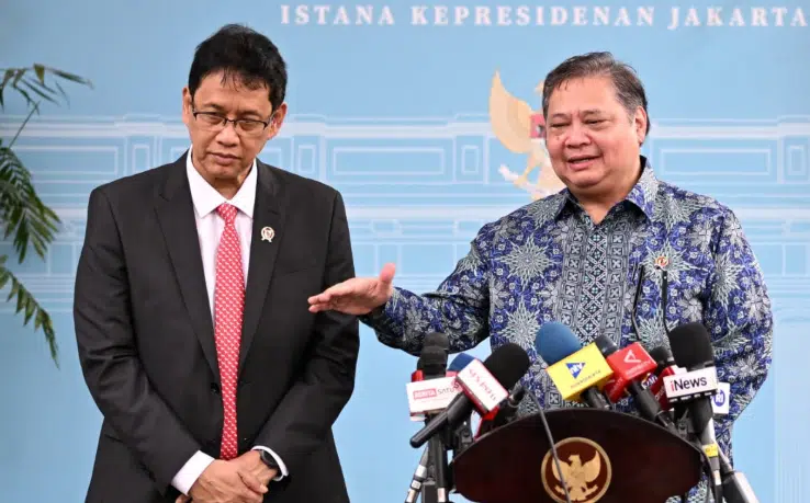 Menteri Koordinator Bidang Perekonomian Airlangga Hartarto dan Menteri Keuangan Purbaya Yudhi Sadewa memberikan keterangan pers usai bertemu Presiden Prabowo Subianto di Kompleks Istana Kepresidenan, Jakarta, Jumat, 22 Mei 2026. (Foto: BPMI Setpres)