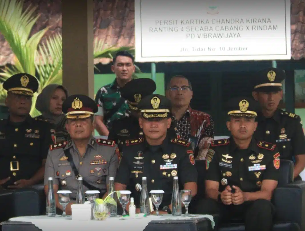 Komandan Yonif 509/Balawara Yudha Kostrad, Letkol Inf Juni Fitriyan, menghadiri penutupan Pendidikan Pembentukan Bintara (Diktukba) TNI AD Gelombang II Tahun Anggaran 2026 di Jember, Jumat (15/5/2026). Sebanyak 48 prajurit Ksatria Condromowo resmi menyandang pangkat Bintara TNI Angkatan Darat usai menyelesaikan pendidikan dengan disiplin dan dedikasi tinggi.