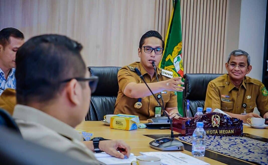 Evaluasi BUMD Medan dipimpin Wali Kota Rico Waas, tekankan transparansi, optimalisasi aset, dan percepatan kerja sama investasi demi peningkatan pendapatan daerah.