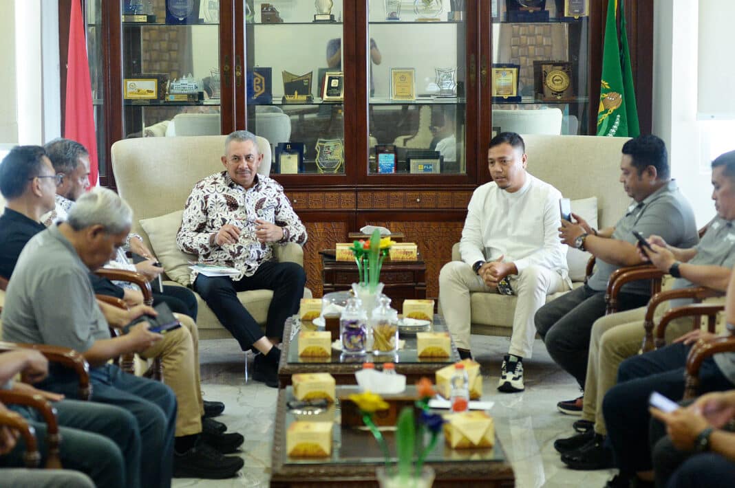 Pj Sekdaprov Sumut, Sulaiman Harahap, menerima audiensi pengurus Forum Wartawan Pemprov (FWP) Sumut di Kantor Gubernur Sumut, Medan, Jumat (22/5/2026). Dalam pertemuan tersebut, Pemprov Sumut menegaskan komitmennya mendukung program kerja FWP Sumut guna memperkuat sinergi pemerintah dan insan pers.