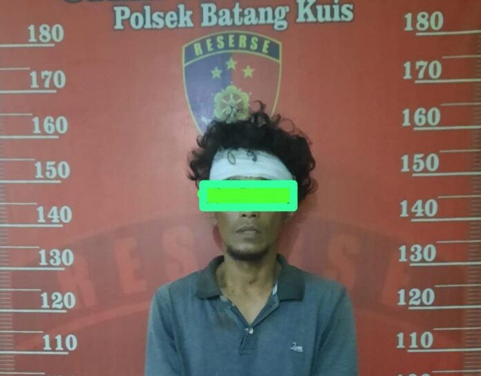 Gagalkan Curanmor di Sport Centre Sena, Polisi Tangkap Residivis Bermodal Kunci T Personel Polsek Batang Kuis mengamankan tersangka curanmor berinisial AW beserta barang bukti sepeda motor Honda Vario dan kunci T usai menggagalkan aksi pencurian di area Sport Centre Desa Sena, Kecamatan Batang Kuis, Kabupaten Deli Serdang, Rabu (27/5/2026).