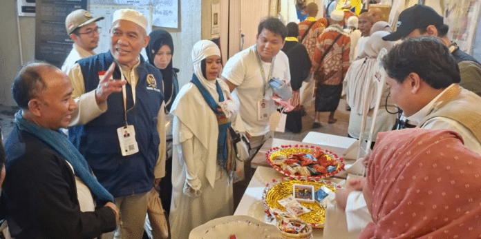 Anggota Tim Pengawas Haji DPR RI 2026 Bambang Haryo Soekartono bersama Rieke Diah Pitaloka meninjau langsung pelayanan jemaah haji Indonesia di Maktab 14 kawasan Jamarat, Mina, Makkah, Kamis (28/5/2026) malam.