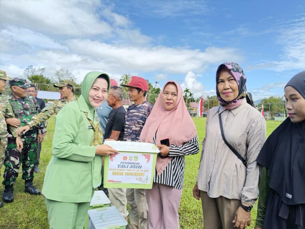 Komandan Korem 143/Halu Oleo, R. Wahyu Sugiarto secara resmi menutup kegiatan TMMD ke-128 Tahun Anggaran 2026 di Lapangan Upacara Hadasi, Kecamatan Andowia, Kabupaten Konawe Utara, Rabu (21/5/2026).