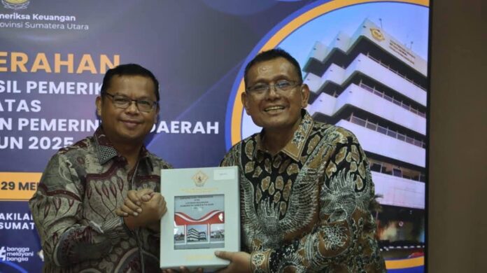 IMG-20260529-WA0083 Bupati Dairi, Vickner Sinaga menerima hasil pemeriksaan dengan opini WTP atas Laporan Keuangan Pemerintah Daerah tahun 2025 dari BPK, Jumat (29/5/2026). (istimewa )
