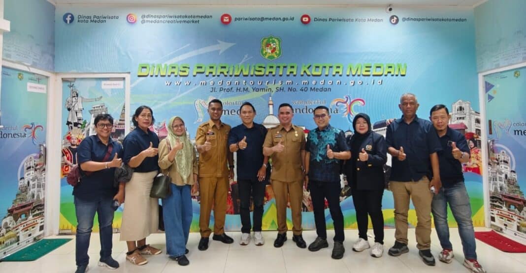 Ketua PWPM Muhammad Edison Ginting bersama jajaran pengurus melakukan audiensi dengan Kepala Dinas Pariwisata Kota Medan M. Odi Anggia Batubara di Kantor Dinas Pariwisata Kota Medan, Selasa (12/5/2026). Pertemuan tersebut membahas penguatan sinergi promosi wisata untuk mendorong Kota Medan menjadi destinasi wisata berkelas dunia.