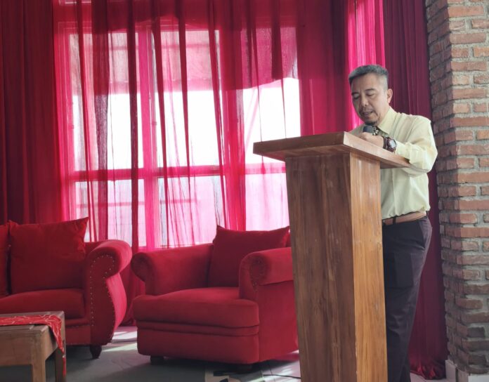 Kadis Arsip dan Perpustakaan (Dispusipda) Kabupaten Bandung Barat menggelar kegiatan Sosialisasi Naskah Kuno Tahun 2026. Kegiatan berlangsung di Homestay Guapawon, Cipapat, pada hari Kamis, 21 Mei 2026.