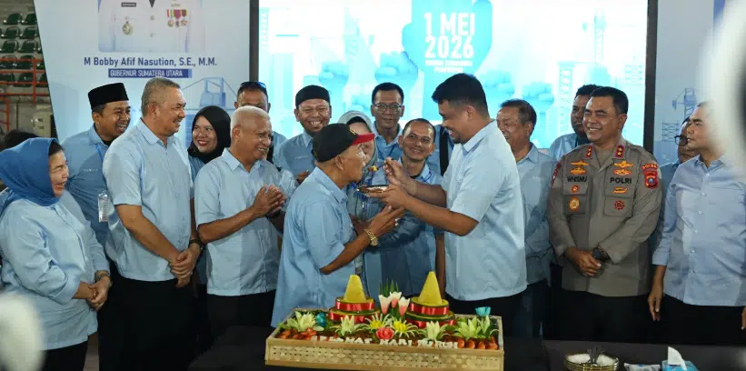 Gubernur Sumatera Utara Bobby Nasution menegaskan komitmen pemerintah dalam meningkatkan kesejahteraan buruh saat peringatan May Day 2026 di Gedung Serbaguna Pemprov Sumut, Deliserdang, Jumat (1/5/2026). Acara dihadiri ribuan pekerja dari 77 serikat buruh dan diwarnai penegasan terkait prioritas perlindungan tenaga kerja, pengendalian harga bahan pokok, serta penguatan pengawasan ketenagakerjaan.